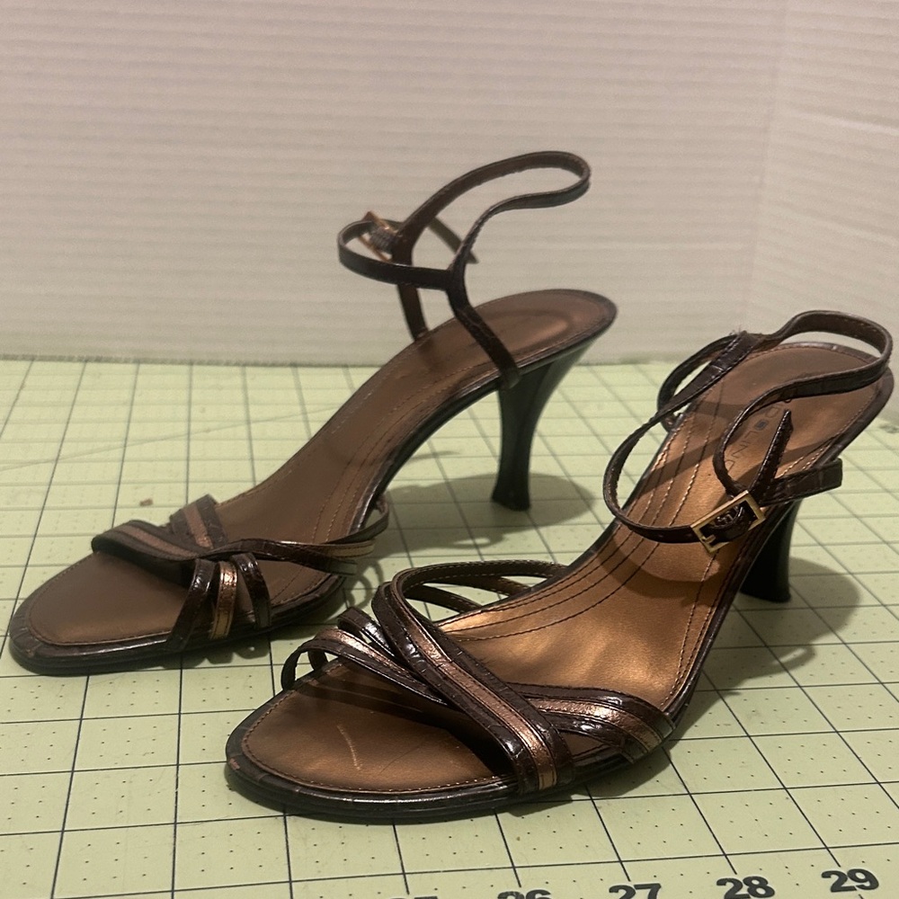 Elegant Bandolino Brown Strappy Heels size 7 1/2